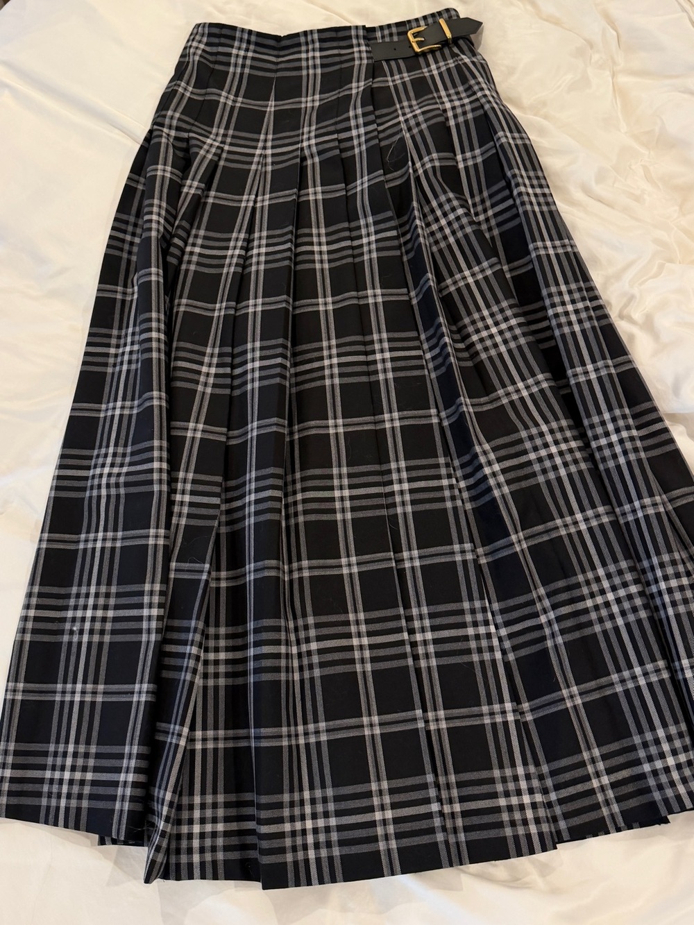 Mo&Co Flowy Plaid Maxi Skirt in Black and White with gold buckle - Picture 7 of 9